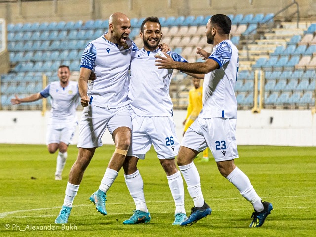 חזרו לנצח שחקני הרצליה (צילום:אלכס בוך)